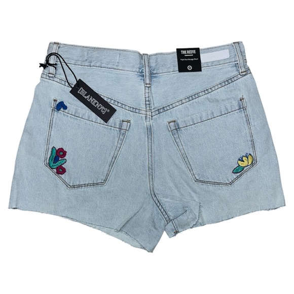 469.BLANK NYC LightWash High Rise Floral Embroidered Denim Shorts Sz 27 NWT $108 - Picture 3 of 6